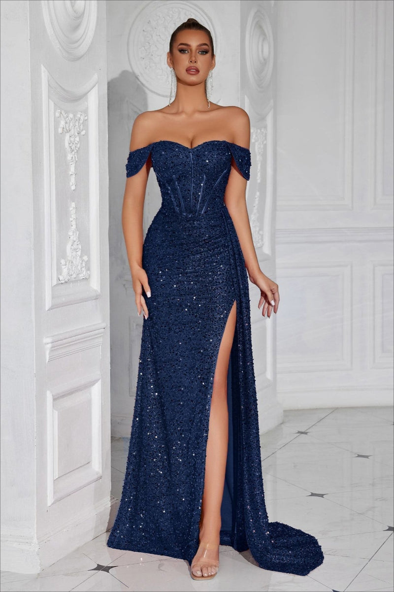 Beautifully Finished Dress in a Timeless Design