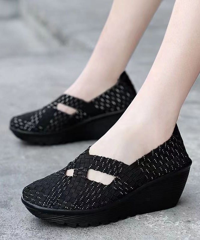 Effortlessly Elegant Heels with a Timeless Design
