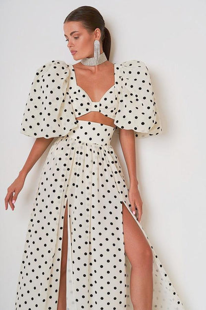Effortlessly Elegant Garment with a Timeless Design