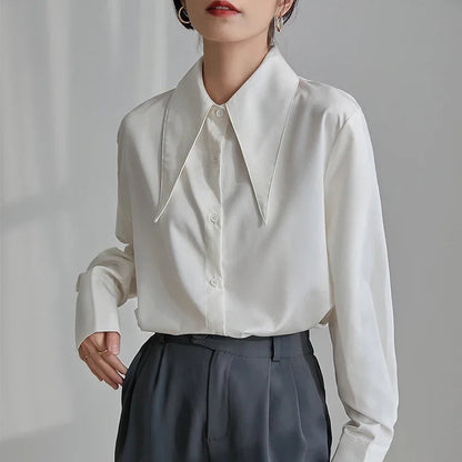 Beautifully Crafted Blouse in a Classic Style