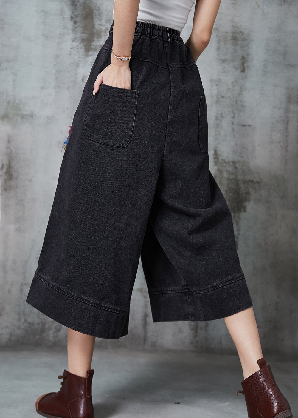 Elegantly Styled Pants for Everyday Wear