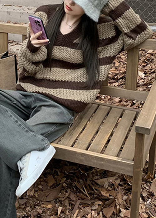 Classic Vintage Sweater with a Flattering Fit