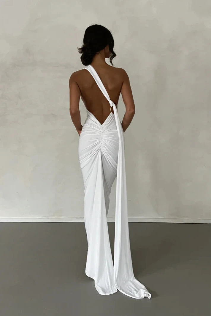 Well Tailored Garment with a Graceful Silhouette