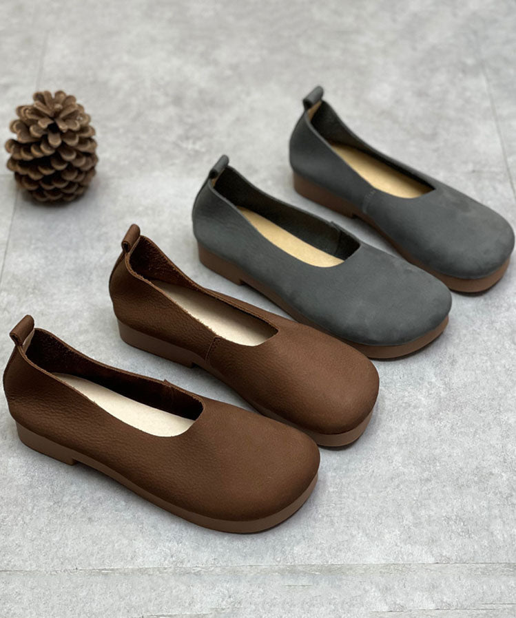 Effortlessly Elegant Shoes with a Timeless Design
