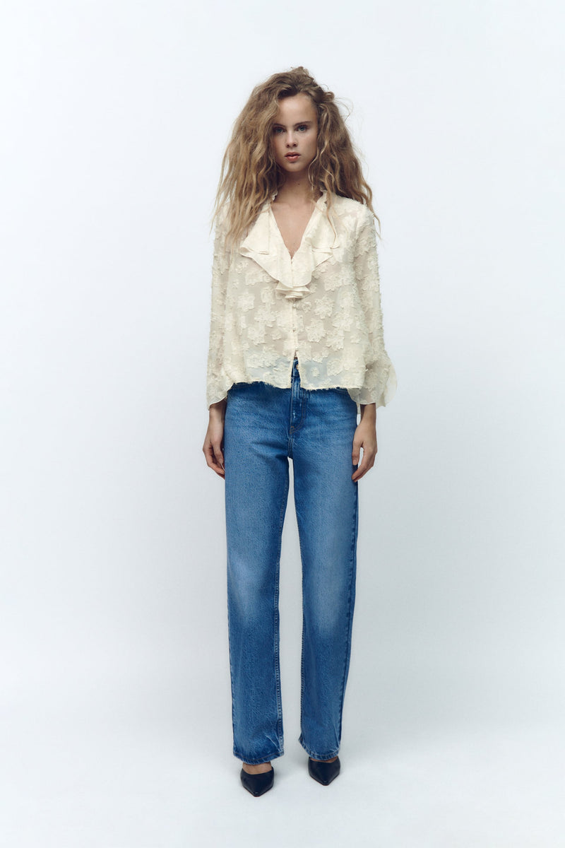 Beautifully Crafted Blouse in a Classic Style