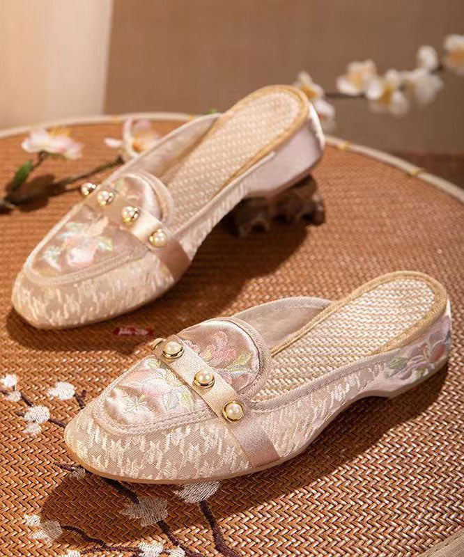 Classic Vintage Sandals with a Flattering Fit