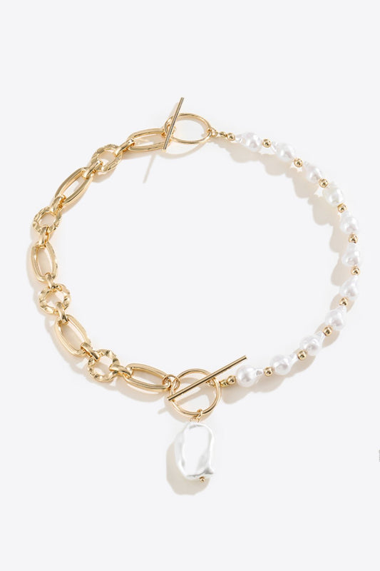 Effortlessly Elegant Garment with a Timeless Design