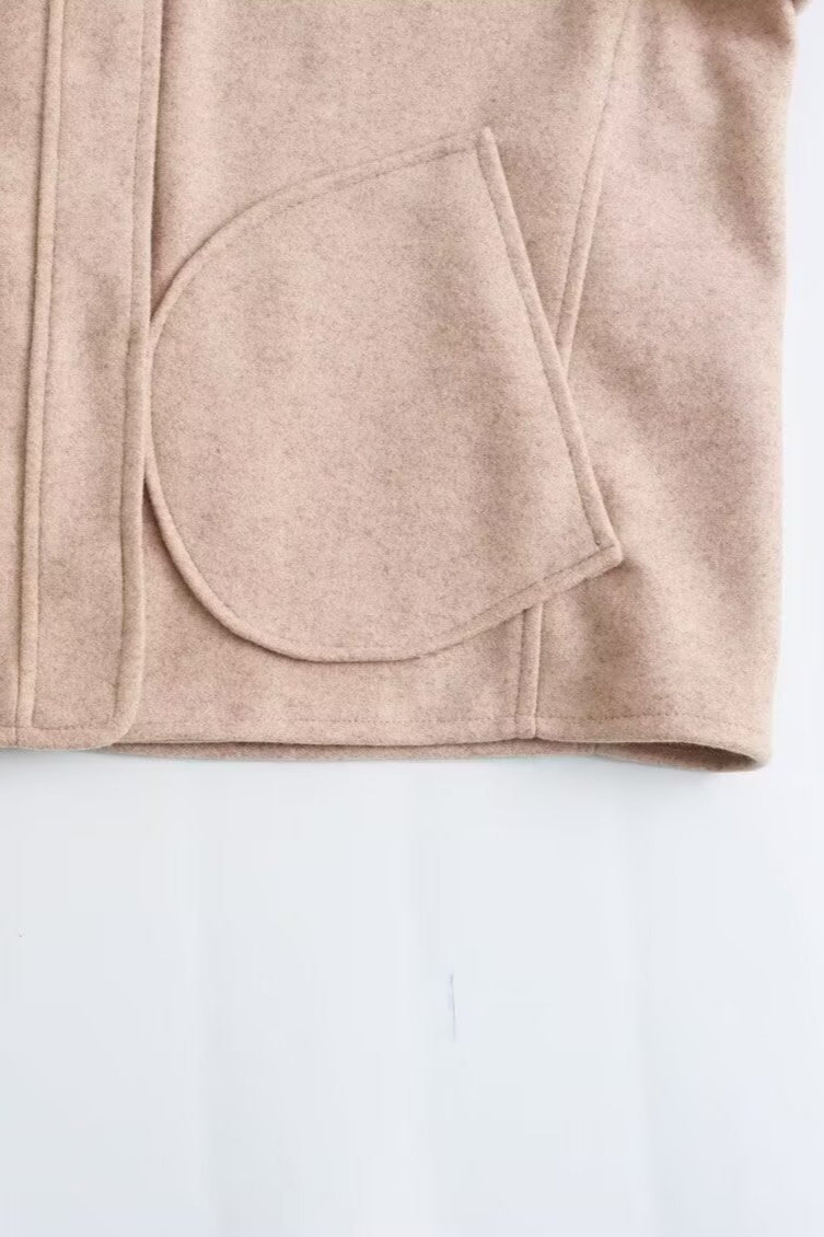 Effortlessly Elegant Coat with a Timeless Design