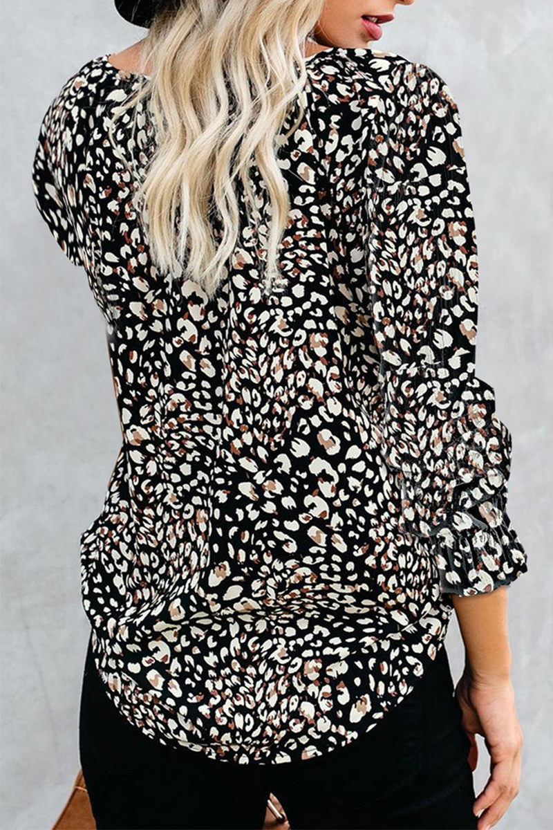 Well Tailored Top with a Graceful Silhouette