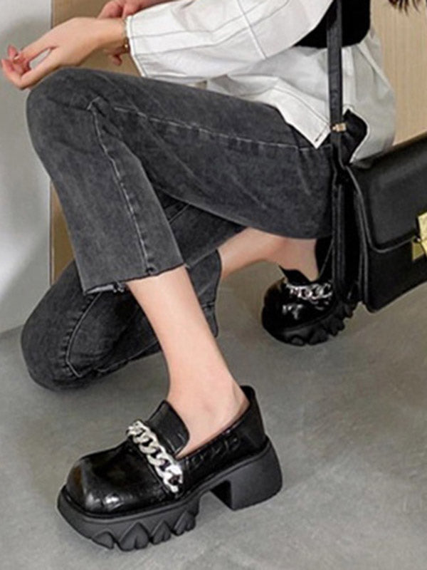 Well Tailored Shoes with a Graceful Silhouette