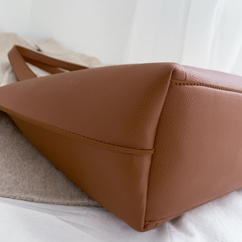Beautifully Finished Bag in a Timeless Design