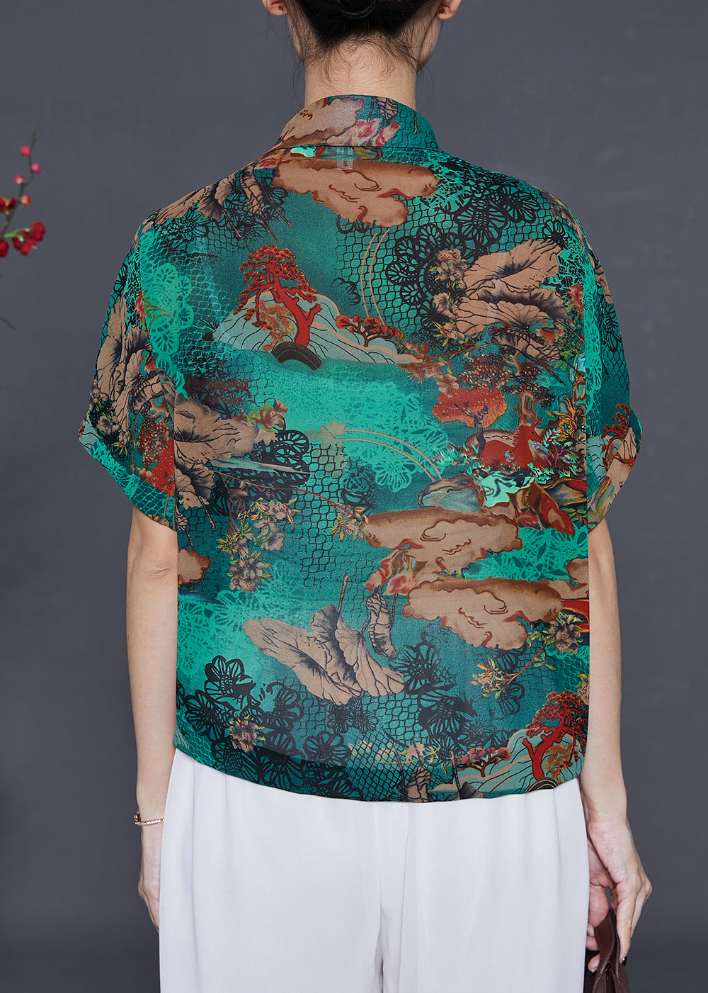 Well Tailored Shirt with a Graceful Silhouette