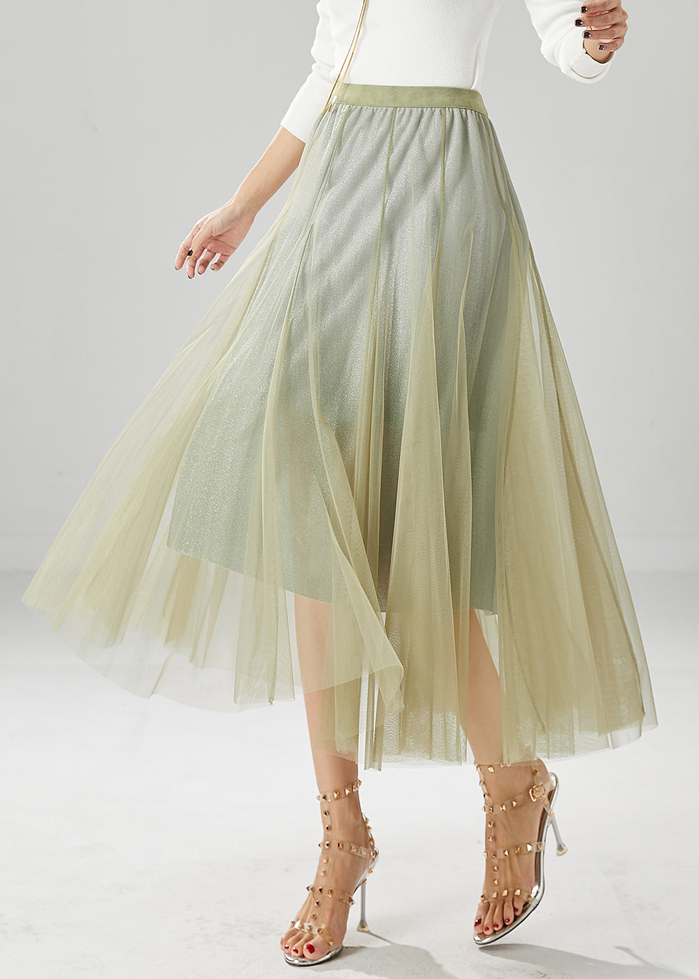 Well Tailored Garment with a Graceful Silhouette