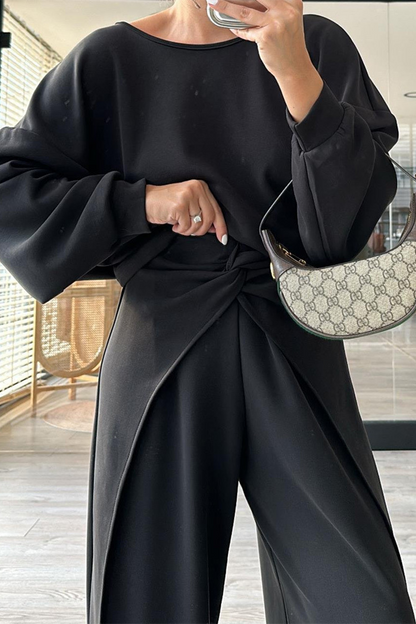 Effortlessly Elegant Garment with a Timeless Design