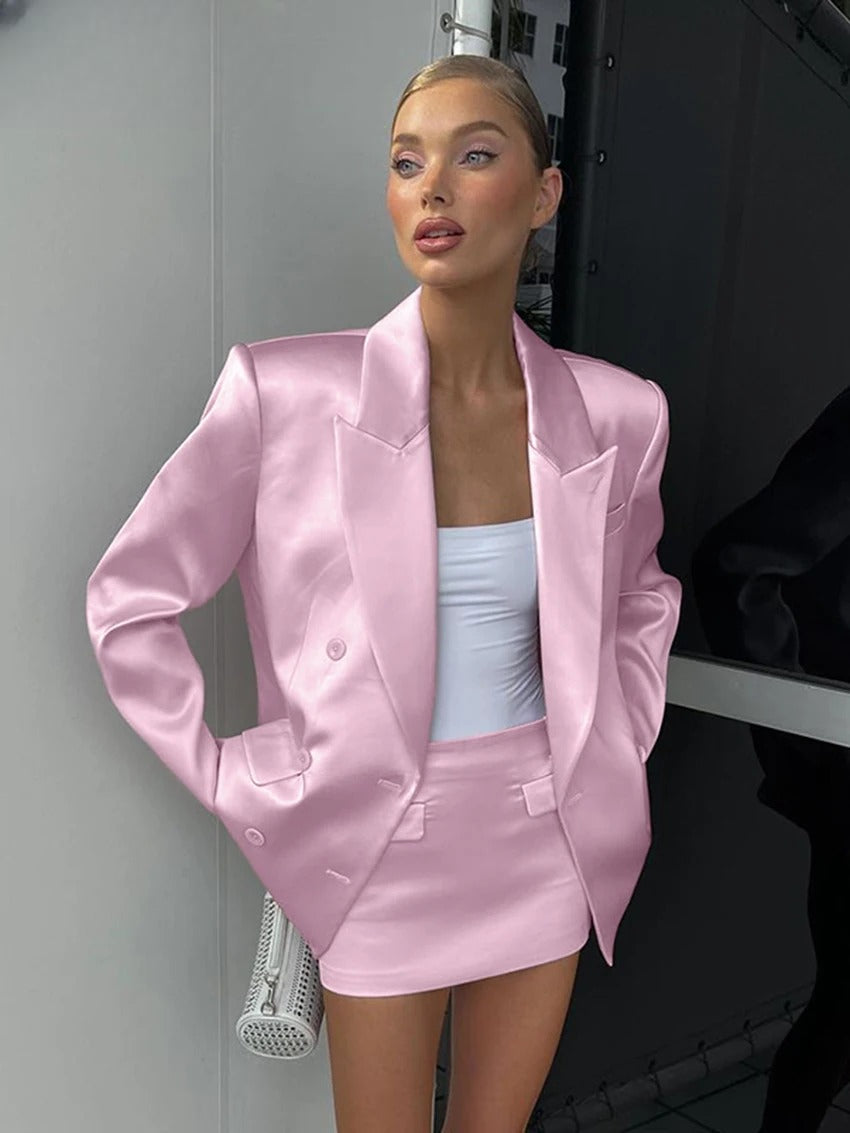 Effortlessly Elegant Garment with a Timeless Design