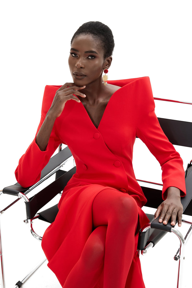 Well Tailored Coat with a Graceful Silhouette