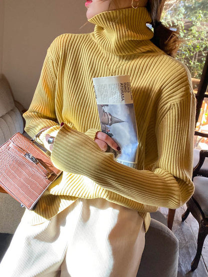 Effortlessly Elegant Sweater with a Timeless Design