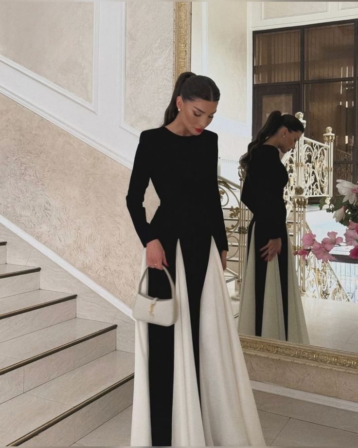 Beautifully Finished Dress in a Timeless Design