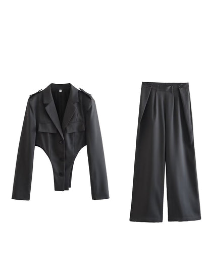 Well Tailored Pants with a Graceful Silhouette