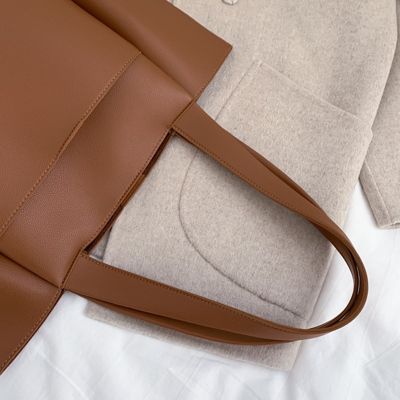 Beautifully Finished Bag in a Timeless Design