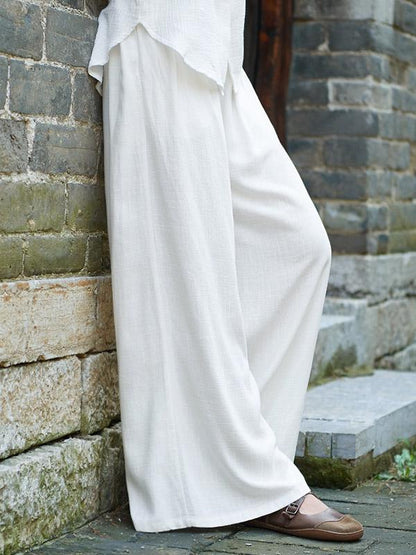 Effortlessly Elegant Pants with a Timeless Design