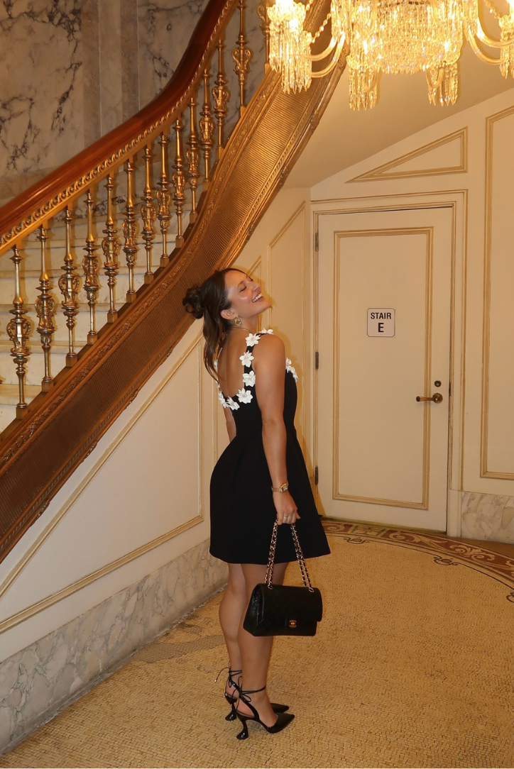 Effortlessly Elegant Dress with a Timeless Design