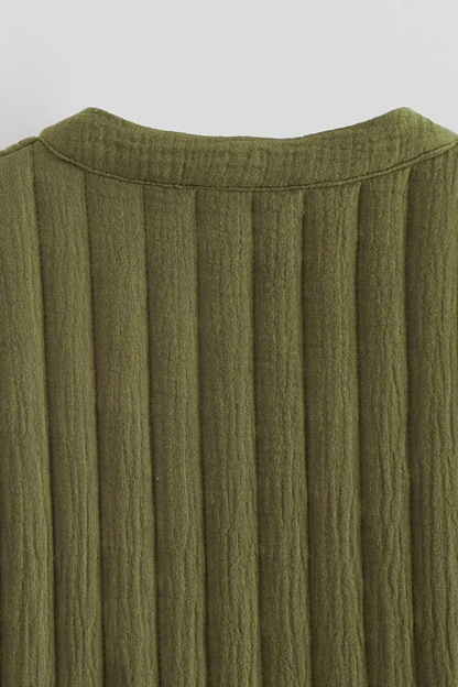 Beautifully Finished Top in a Timeless Design