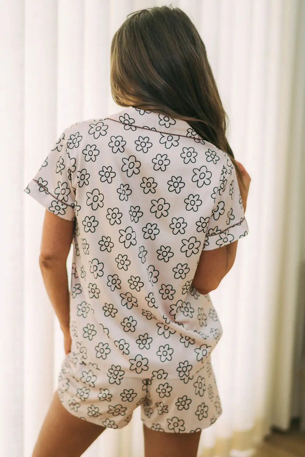 Effortlessly Elegant Garment with a Timeless Design
