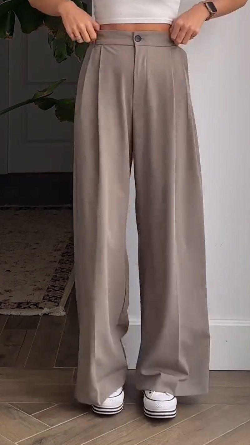 Classic Vintage Trousers with a Flattering Fit