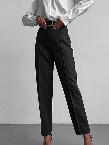 Effortlessly Elegant Pants with a Timeless Design