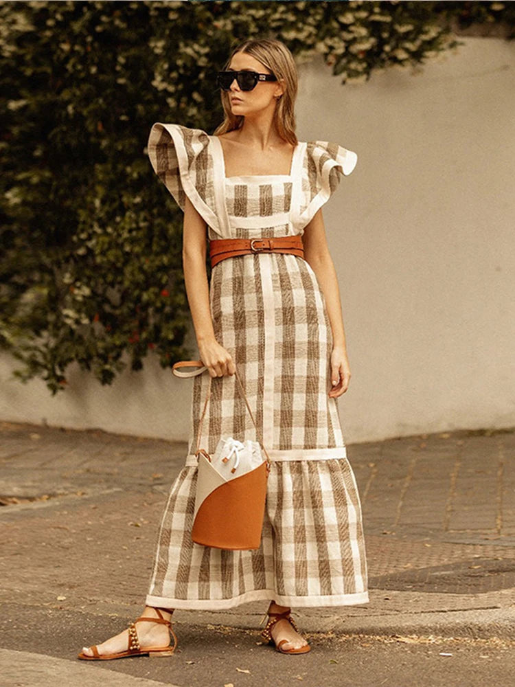 Well Tailored Dress with a Graceful Silhouette