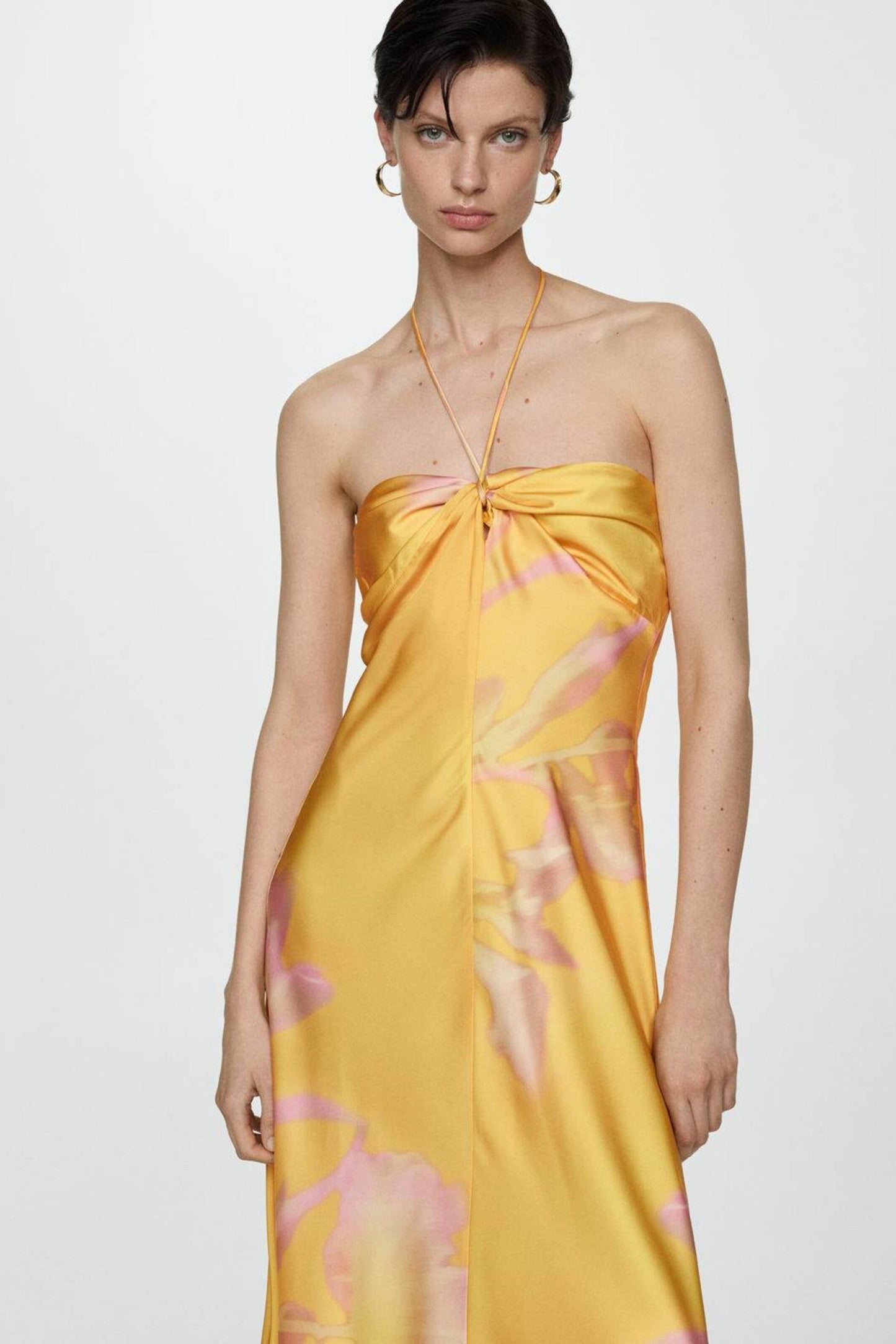 Well Tailored Dress with a Graceful Silhouette