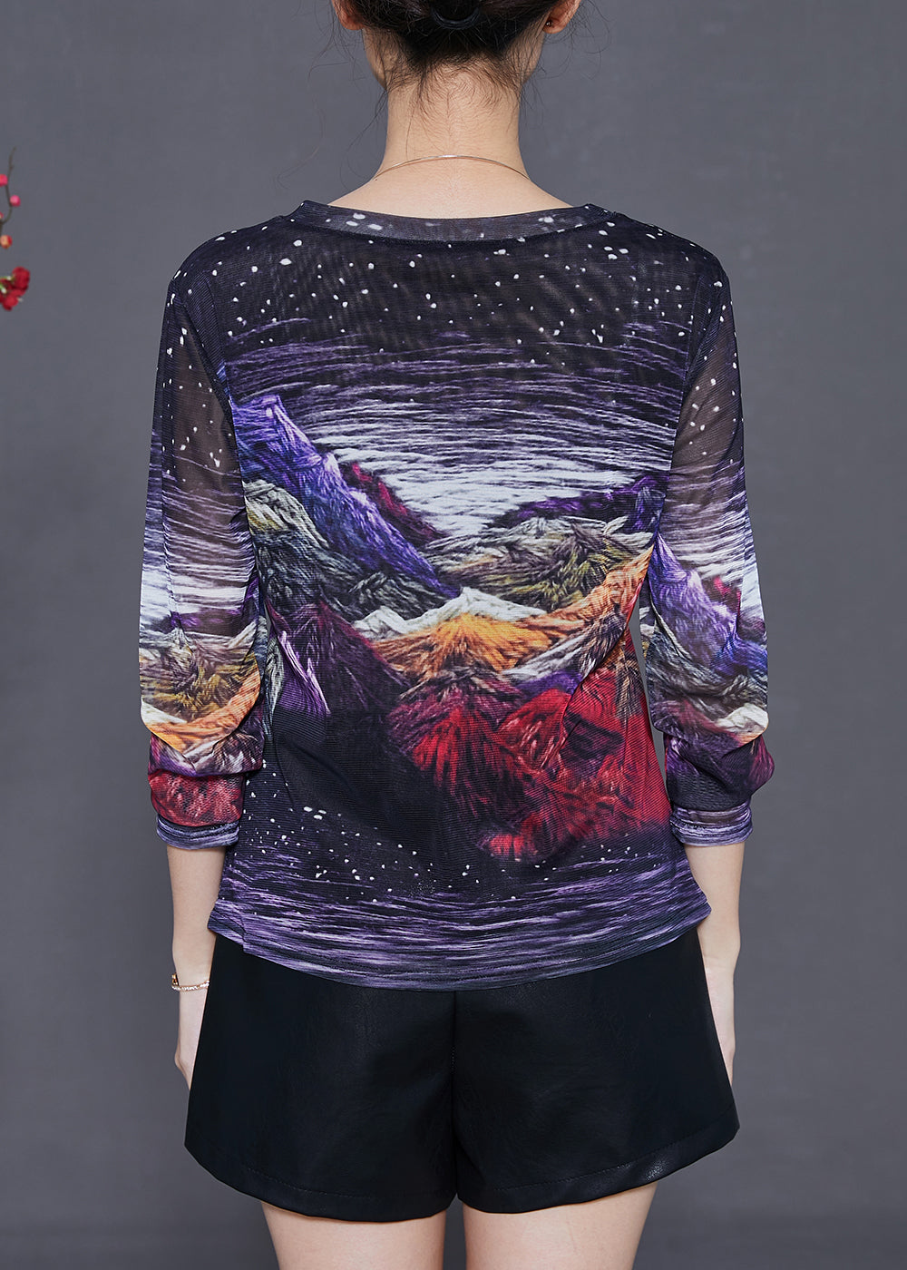 Well Tailored Top with a Graceful Silhouette
