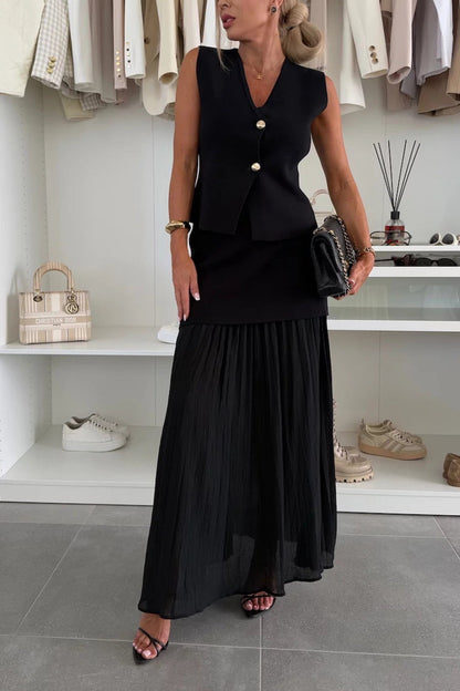 Well Tailored Top with a Graceful Silhouette