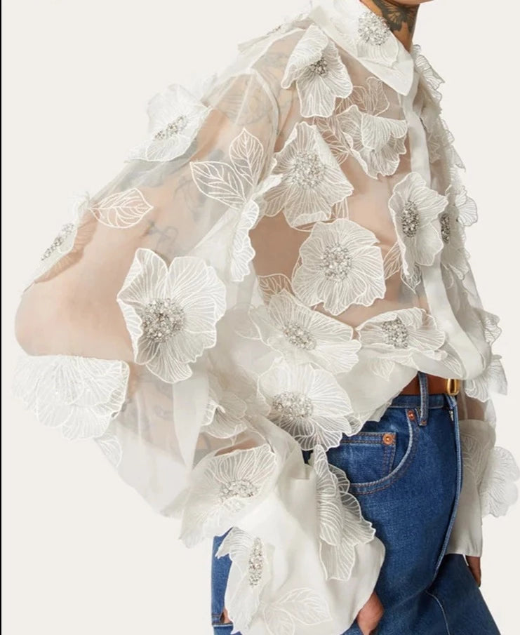 Effortlessly Elegant Blouse with a Timeless Design