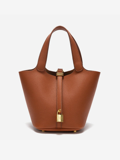 Well Tailored Bag with a Graceful Silhouette