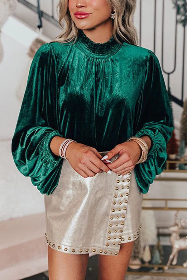 Well Tailored Top with a Graceful Silhouette