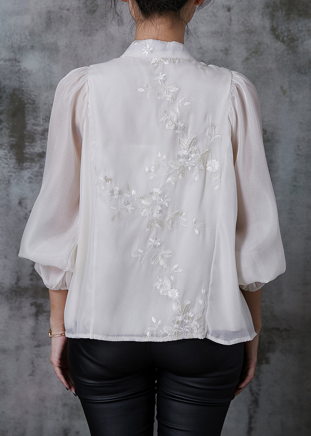 Beautifully Crafted Blouse in a Classic Style