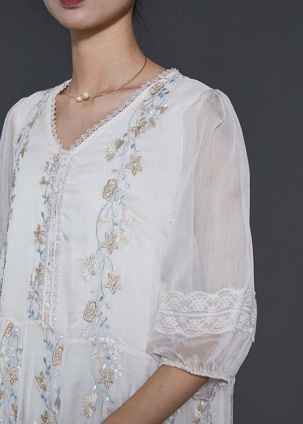 Well Tailored Dress with a Graceful Silhouette