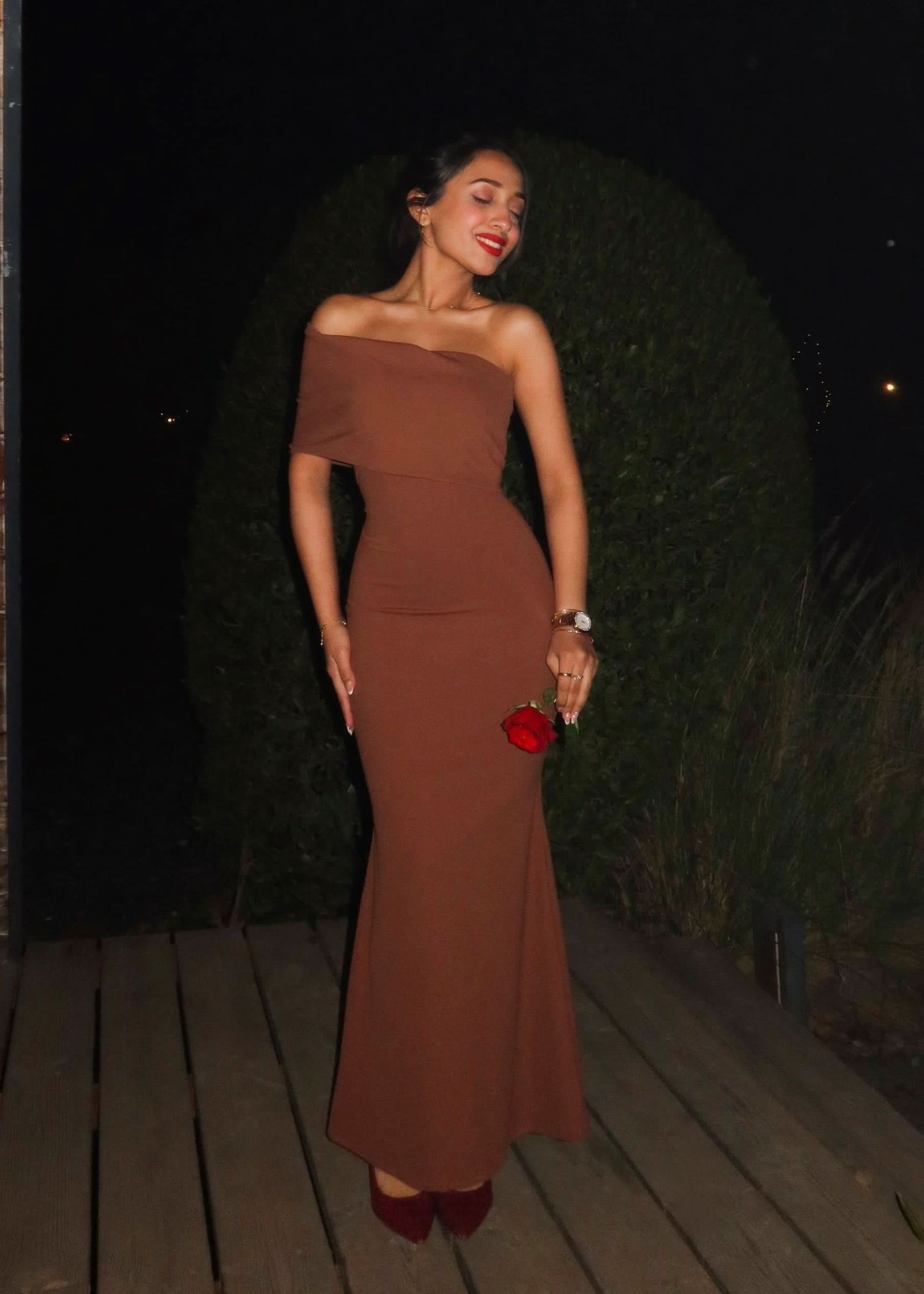 Well Tailored Dress with a Graceful Silhouette