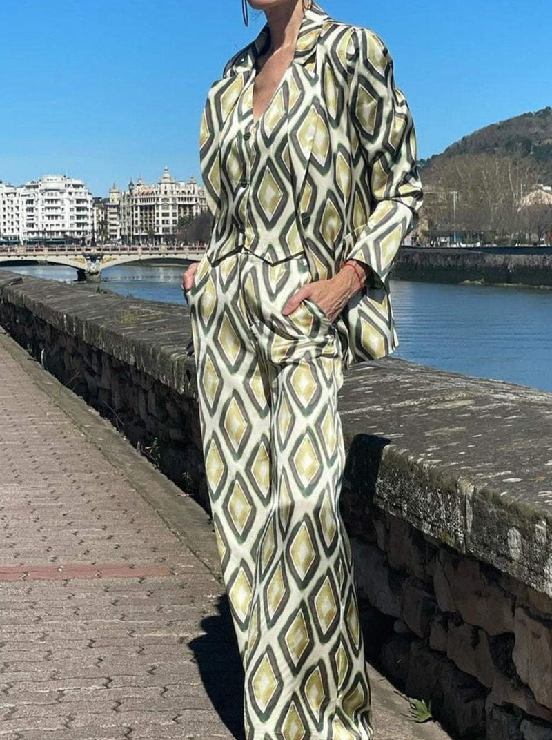 Elegantly Styled Jacket for Everyday Wear