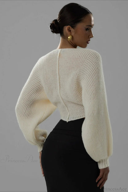 Well Tailored Sweater with a Graceful Silhouette