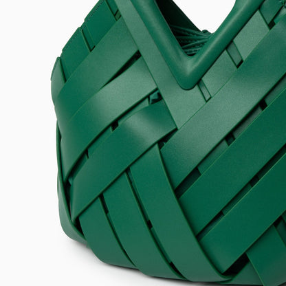 Well Tailored Bag with a Graceful Silhouette