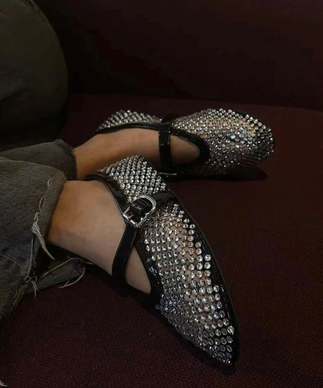 Well Tailored Shoes with a Graceful Silhouette