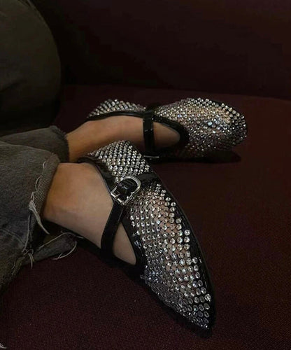 Well Tailored Shoes with a Graceful Silhouette