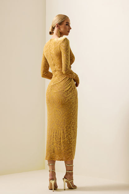 Gracefully Styled Dress for Any Occasion