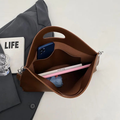 Gracefully Styled Bag for Any Occasion