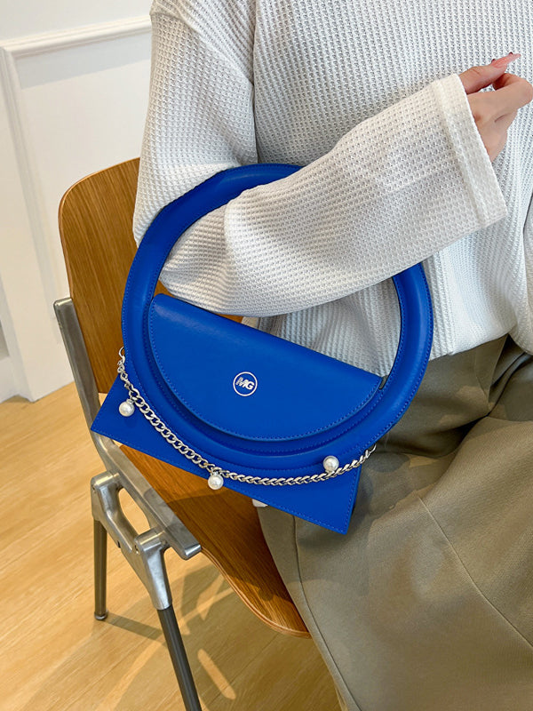 Well Tailored Bag with a Graceful Silhouette