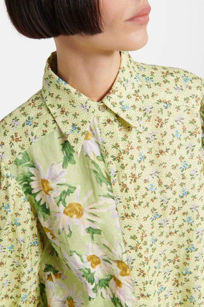 Well Tailored Shirt with a Graceful Silhouette