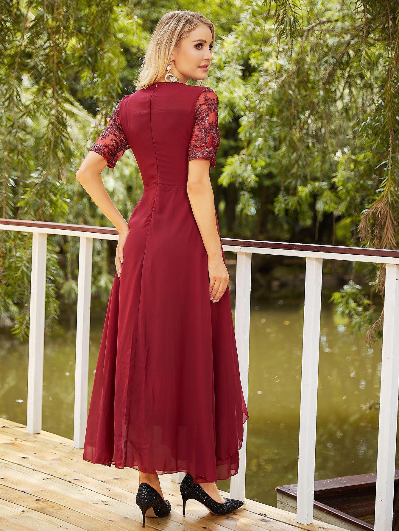 Effortlessly Elegant Dress with a Timeless Design